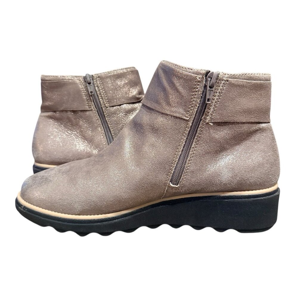 Clarks Pewter Metallic Leather Sharon Salon Bow Comfort Ankle Boots Size 7 - Picture 2 of 5